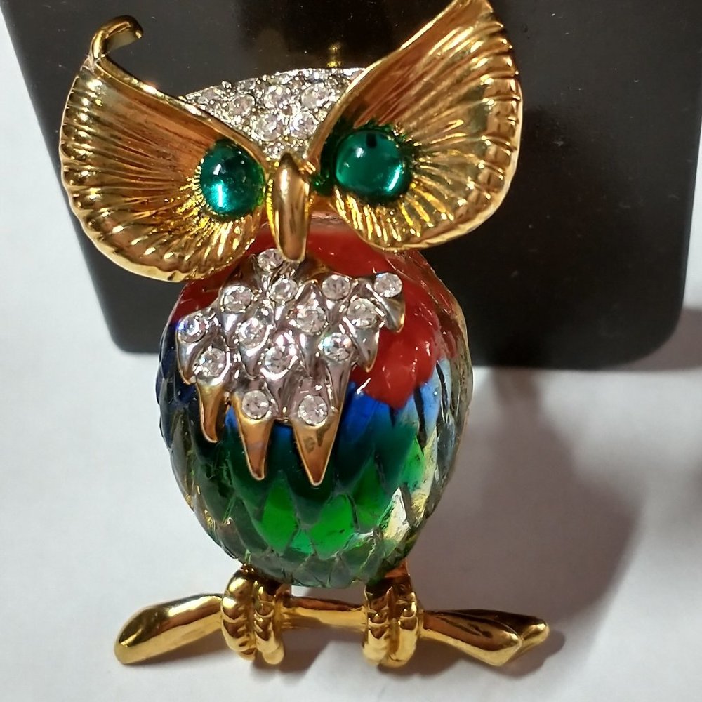 Gold toned Owl brooch with green eyes and colorful body